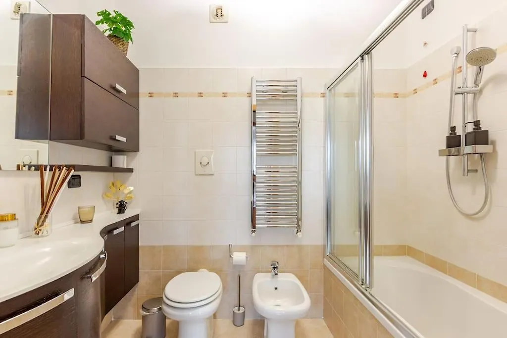 Oasi Di Relax Con Box Privato E Balcone, Vicino M1 Apartment Milan Italy
