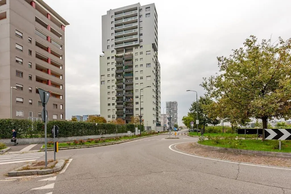 Oasi Di Relax Con Box Privato E Balcone, Vicino M1 Apartment Milan Italy