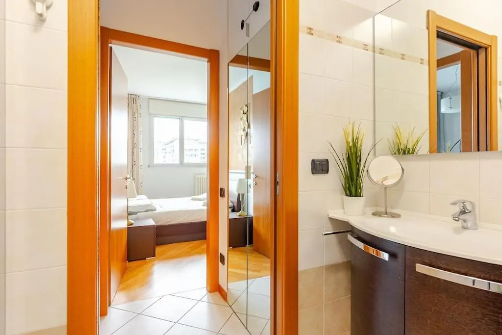 Oasi Di Relax Con Box Privato E Balcone, Vicino M1 Apartment Milan