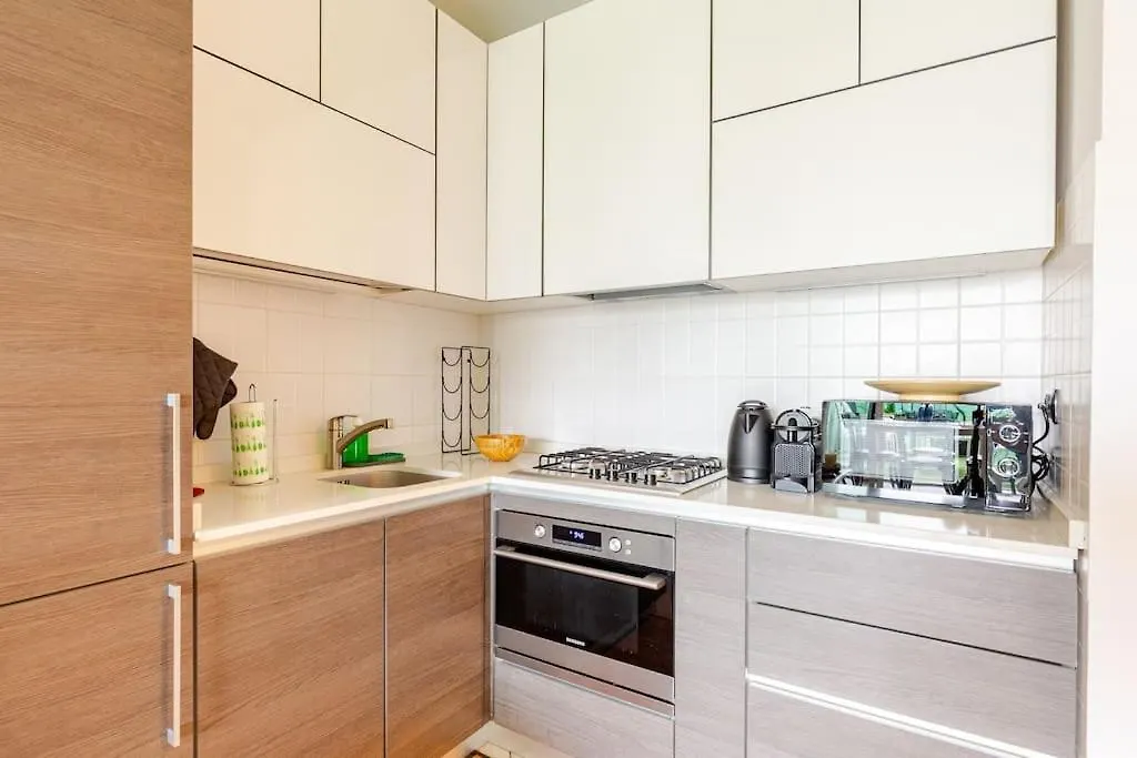Oasi Di Relax Con Box Privato E Balcone, Vicino M1 Apartment Milan