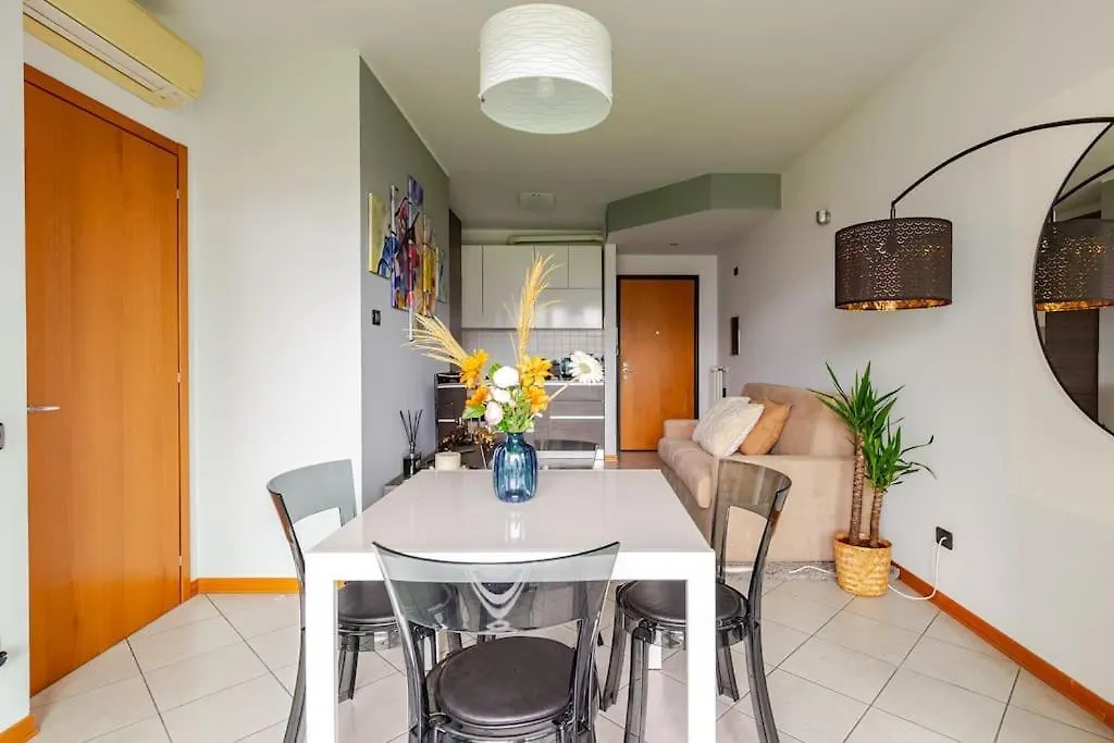Oasi Di Relax Con Box Privato E Balcone, Vicino M1 Apartment Milan