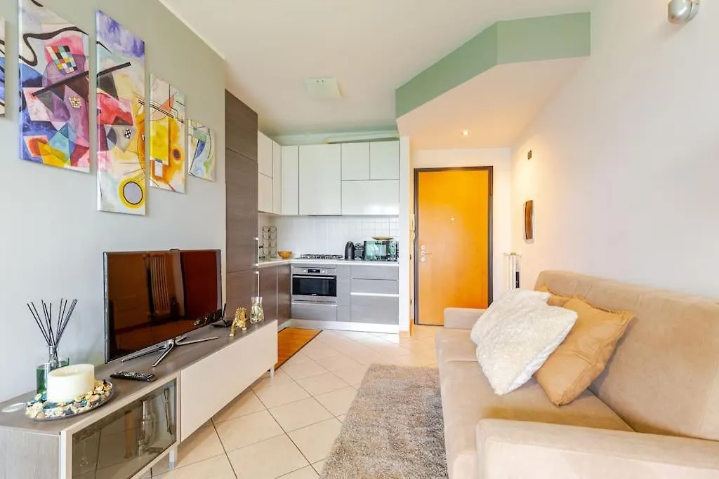 Oasi Di Relax Con Box Privato E Balcone, Vicino M1 Apartment Milan
